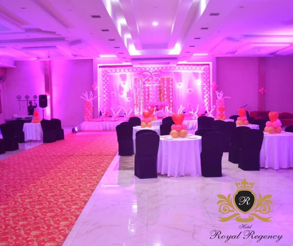 Hotel Royal Regency Bori  외부 사진