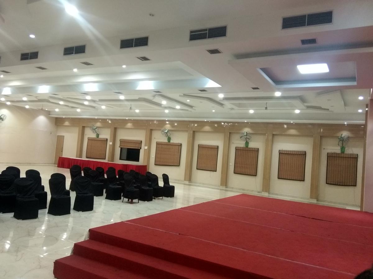 Hotel Royal Regency Bori  외부 사진