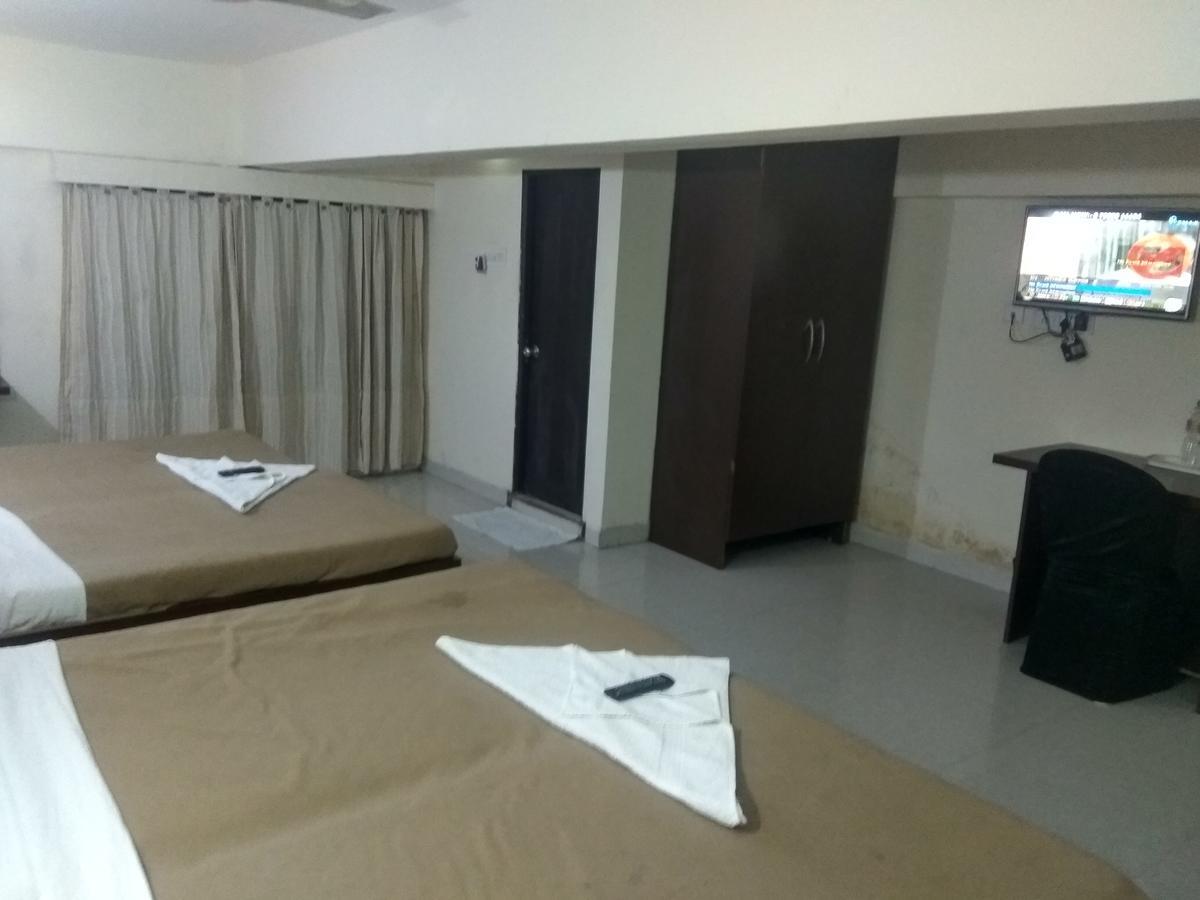 Hotel Royal Regency Bori  외부 사진