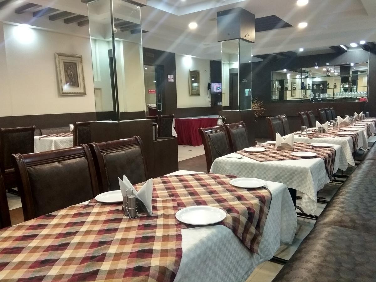 Hotel Royal Regency Bori  외부 사진
