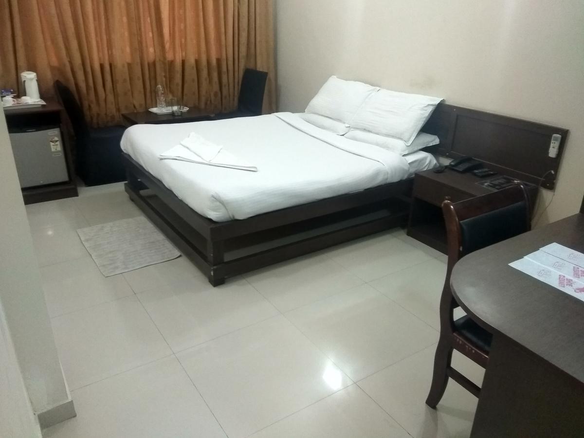 Hotel Royal Regency Bori  외부 사진