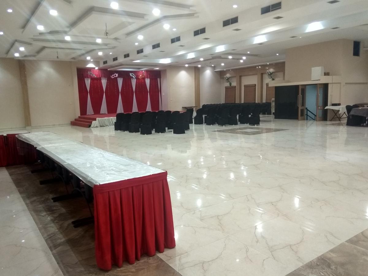 Hotel Royal Regency Bori  외부 사진