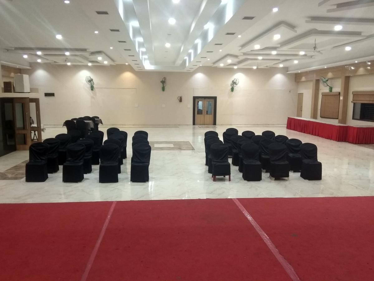 Hotel Royal Regency Bori  외부 사진