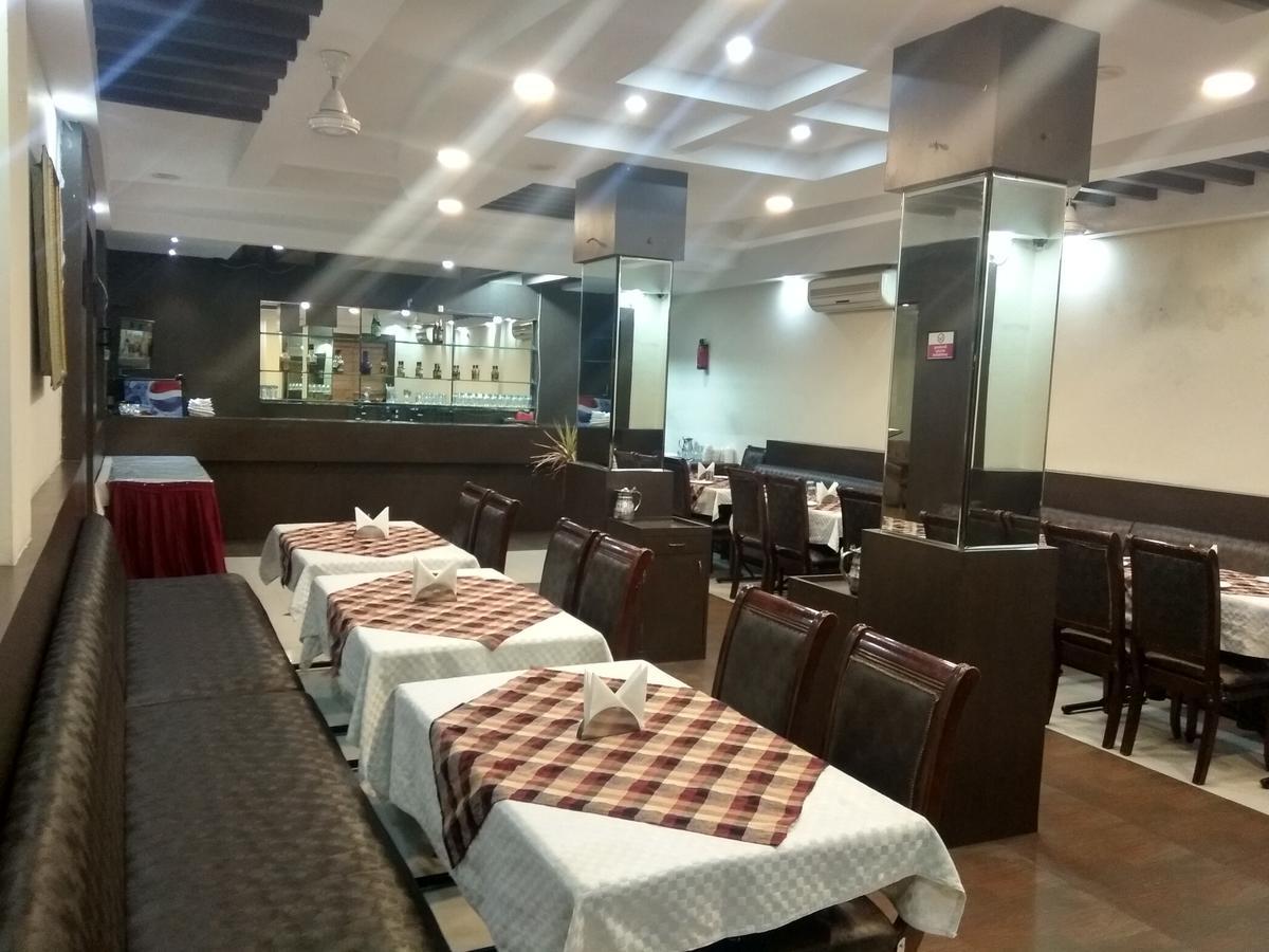 Hotel Royal Regency Bori  외부 사진